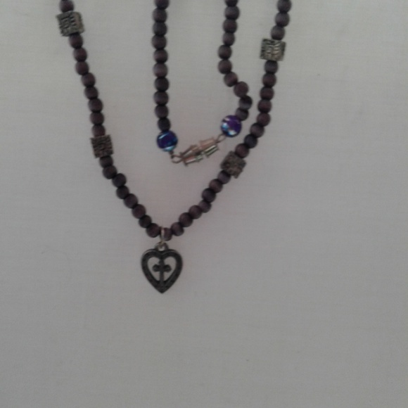 Purple beaded necklace with silver colored accents - Picture 4 of 6